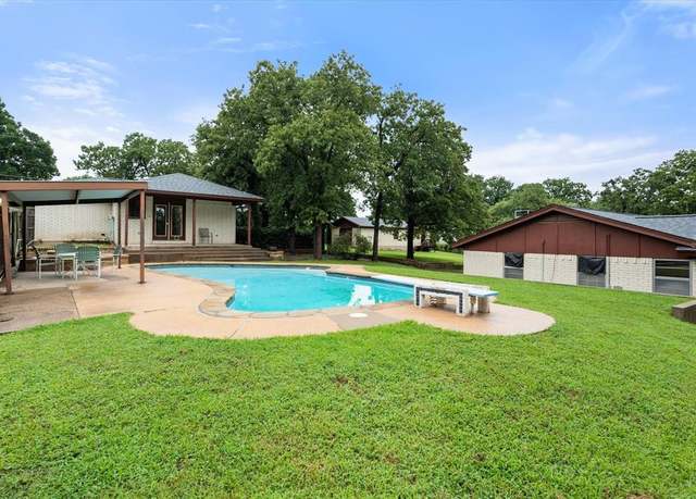Property at 2008 Valley Dr, Crowley, TX 76036, 3 beds, 1 bath