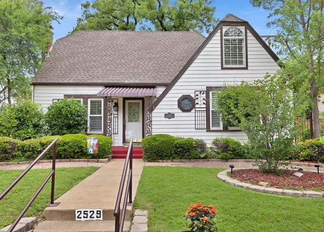 Property at 2529 Honeysuckle Ave, Fort Worth, TX 76111, 2 beds, 2 baths