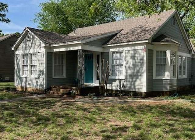 Property at 1715 N Oak Ave, Mineral Wells, TX 76067, 3 beds, 2 baths