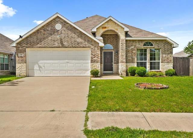 Property at 131 Wandering Dr, Forney, TX 75126, 3 beds, 2 baths