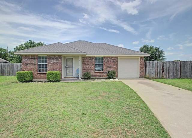 Property at 1103 Lynnwood Ct, Cleburne, TX 76033, 3 beds, 2 baths