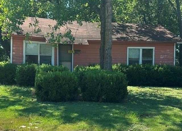Property at 727 E 3rd St, Mcgregor, TX 76657, 3 beds, 1 bath