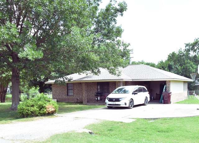 Property at 401 E Hunt St, Leonard, TX 75452, 2 beds, 2 baths