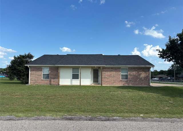 Property at 4052 Country Meadows Cir, Granbury, TX 76049, 3 beds, 2 baths