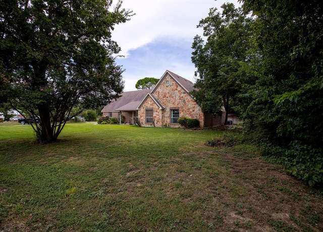 Property at 800 Stella Mae Dr, Fort Worth, TX 76028, 4 beds, 3 baths