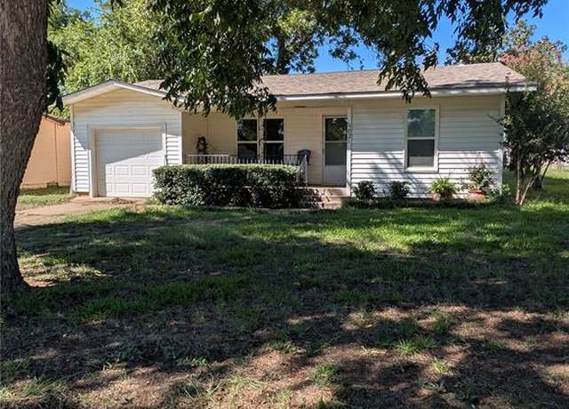 Property at 821 Austin Rd, Graham, TX 76450, 3 beds, 2 baths