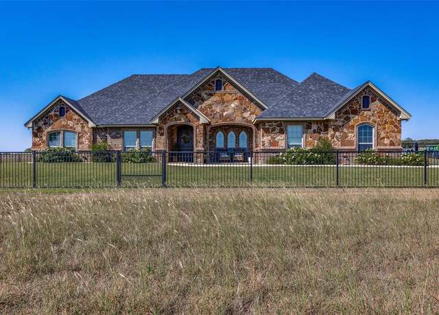 Property at 1150 Lone Star Rd, Bowie, TX 76230, 3 beds, 2.5 baths