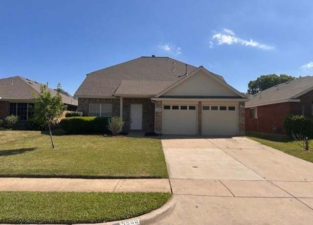 Property at 5880 Crestview Dr, Grand Prairie, TX 75052, 4 beds, 2.5 baths