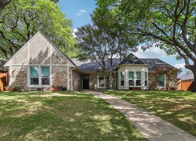 Property at 6919 Kenwhite Dr, Dallas, TX 75231, 4 beds, 3 baths
