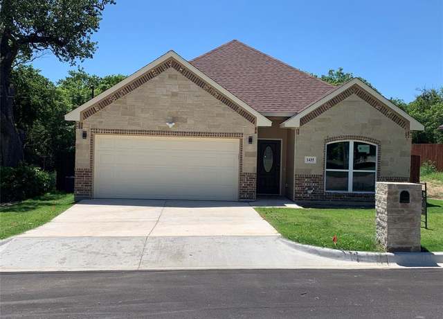 Property at 1435 Vine St, Weatherford, TX 76086, 4 beds, 2 baths