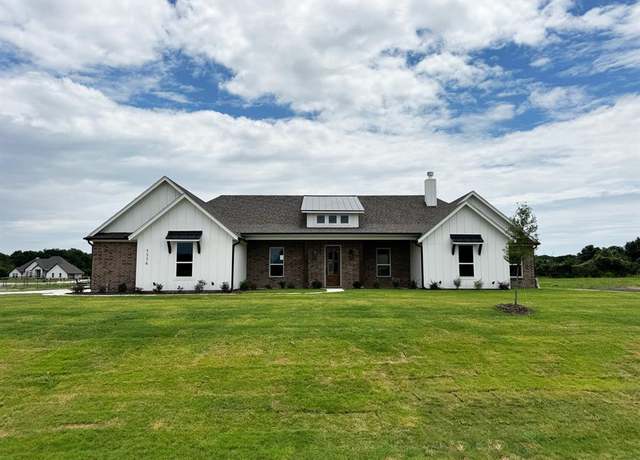 Property at 1114 Silver Sage Trl, Weatherford, TX 76085, 4 beds, 2.5 baths