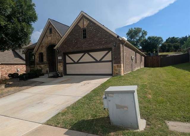 Property at 8426 Grandvista Ln, Dallas, TX 75249, 3 beds, 2 baths