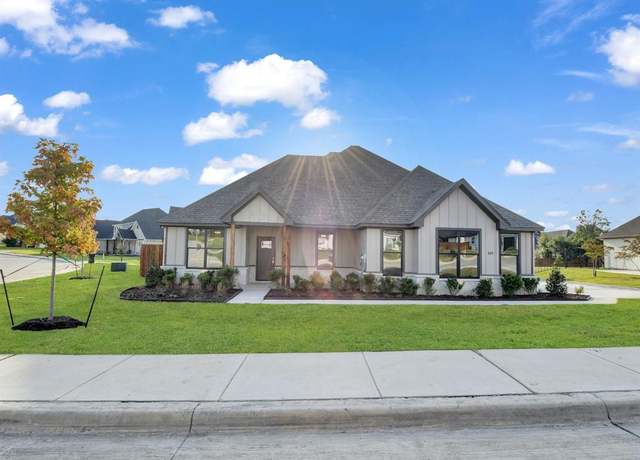 Property at 104 Smoky Oak Ln, Weatherford, TX 76087, 3 beds, 2 baths