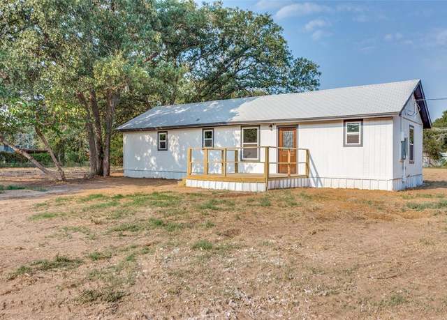 Property at 334 Briar Oaks Dr, Azle, TX 76020, 2 beds, 2 baths