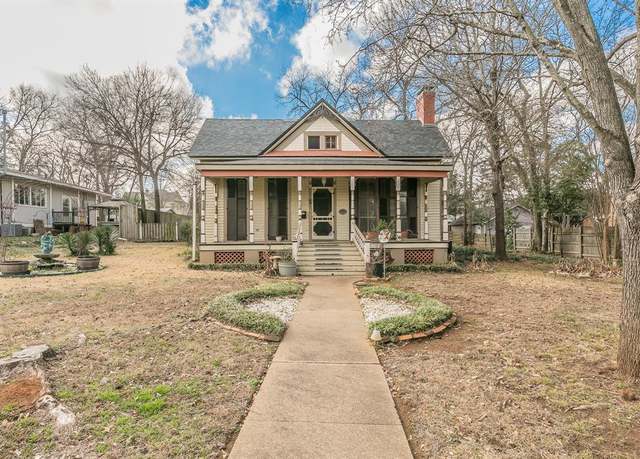 Property at 511 S Royall St, Palestine, TX 75801, 3 beds, 2 baths