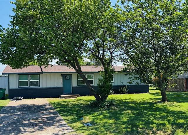 Property at 434 E Clinton St, Dublin, TX 76446, 3 beds, 2 baths