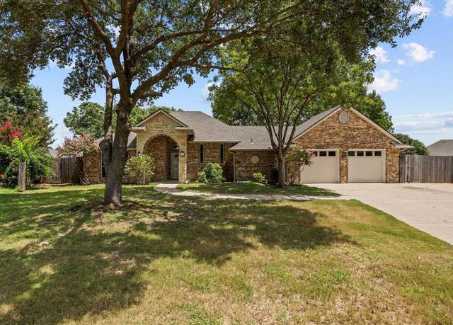 Property at 608 Hanover Dr, Waxahachie, TX 75165, 3 beds, 2 baths
