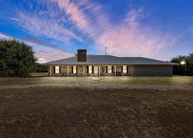 Property at 1202 Tanglewood Dr, Weatherford, TX 76087, 3 beds, 2 baths