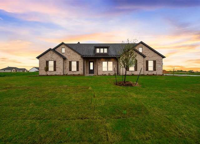 Property at 12112 Crystal Dr, Krum, TX 76249, 4 beds, 2.5 baths