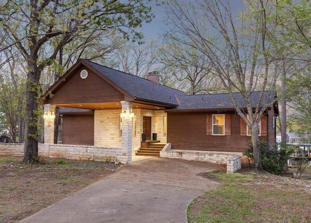 Property at 215 N Beverly Dr, Malakoff, TX 75148, 5 beds, 4 baths