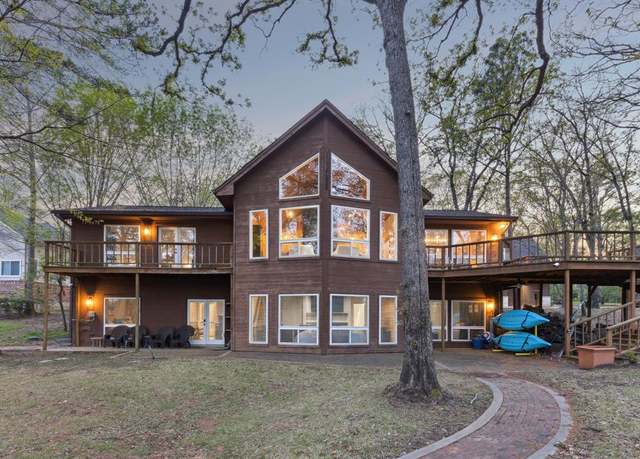 Property at 215 N Beverly Dr, Malakoff, TX 75148, 5 beds, 4 baths