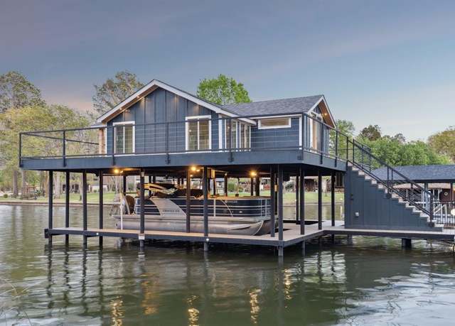 Property at 215 N Beverly Dr, Malakoff, TX 75148, 5 beds, 4 baths