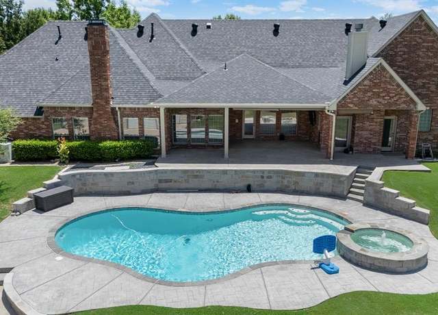 Property at 2405 Somerset, Midlothian, TX 76065, 5 beds, 3 baths