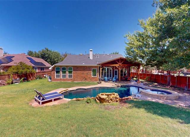 Property at 8401 Beech Ln, Mckinney, TX 75072, 5 beds, 3 baths
