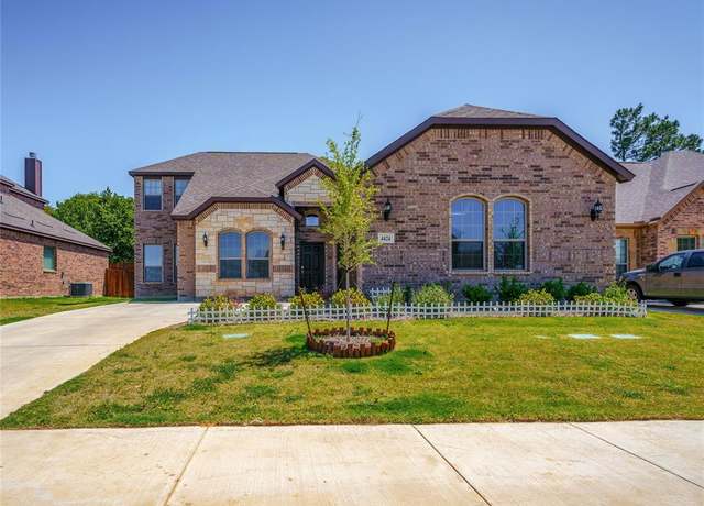 Property at 4424 Terraview Dr, Arlington, TX 76001, 4 beds, 3 baths