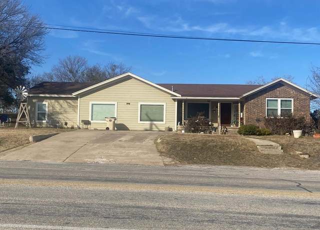 Property at 901 W Wrights Ave, Comanche, TX 76442, 4 beds, 2.5 baths