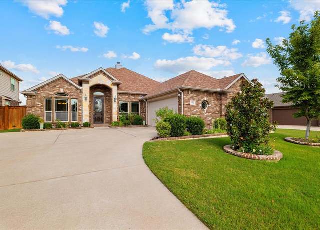 Property at 7304 Darsena Dr, Grand Prairie, TX 75054, 4 beds, 2.5 baths