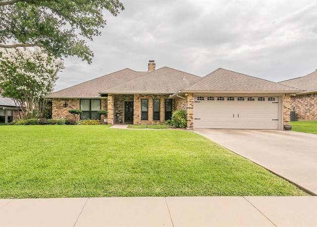 Property at 10153 Stoneleigh Dr, Benbrook, TX 76126, 3 beds, 2 baths