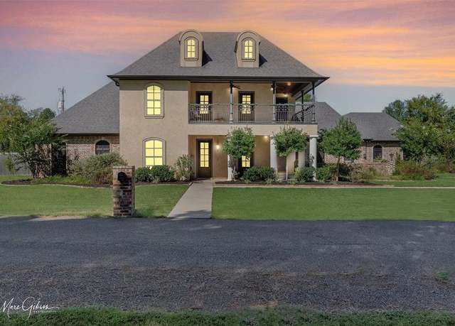 Property at 207 Joe Mac Dr, Stonewall, LA 71078, 4 beds, 3.5 baths