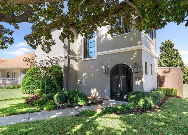 Property at 3750 W 5th St, Fort Worth, TX 76107, 3 beds, 2.5 baths