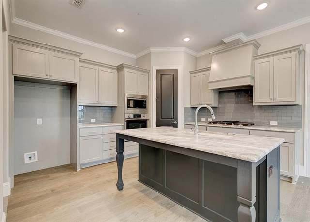 Property at 305 Sunset Ln #101, Fort Worth, TX 76114, 4 beds, 3.5 baths