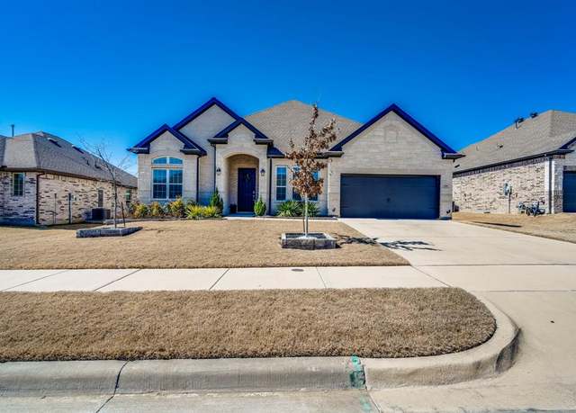 Property at 429 Green Hill Dr, Waxahachie, TX 75167, 3 beds, 2.5 baths