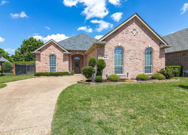 Property at 1032 Gabriel Ln, Fort Worth, TX 76116, 3 beds, 2.5 baths