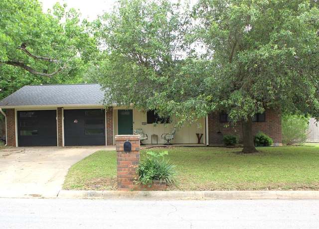 Property at 2580 Phelps St, Stephenville, TX 76401, 3 beds, 2 baths