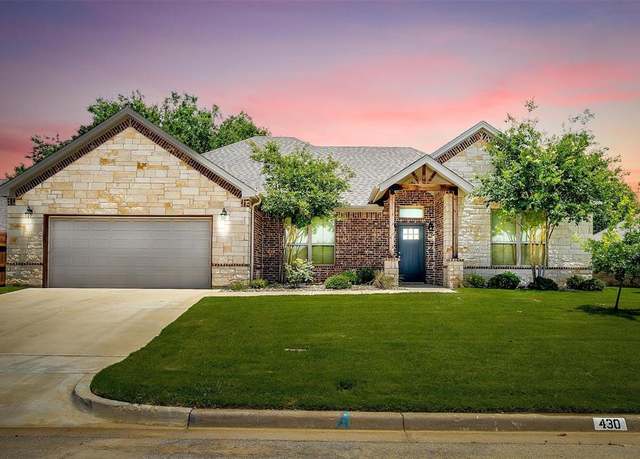 Property at 430 Mitchell Blvd, Weatherford, TX 76087, 3 beds, 2.5 baths