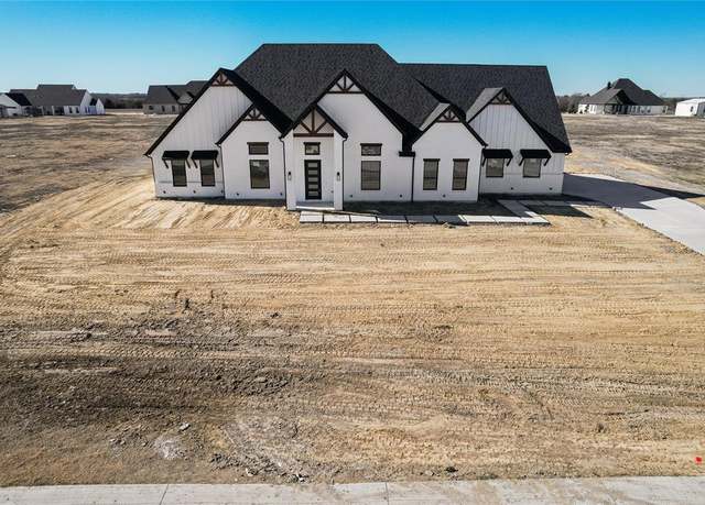 Property at 1306 Carter Dr, Royse City, TX 75189, 4 beds, 3 baths