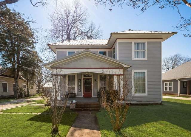 Property at 310 Craig St, Hillsboro, TX 76645, 4 beds, 2.5 baths