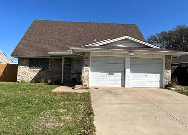Property at 1917 E Crosby Rd, Carrollton, TX 75006, 3 beds, 2 baths
