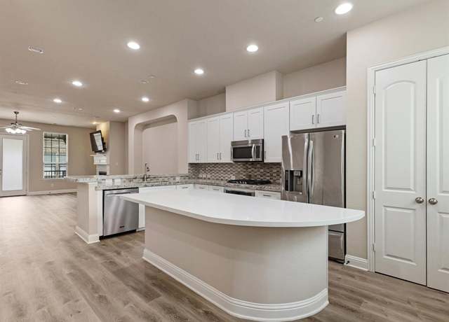Property at 6462 Riviera Dr, Irving, TX 75039, 2 beds, 2.5 baths