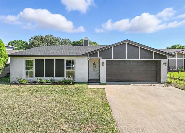 Property at 2207 Newbury Dr, Arlington, TX 76014, 3 beds, 2 baths