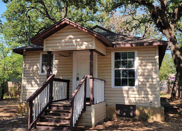 Property at 423 Jannie St, Denton, TX 76209, 2 beds, 1 bath