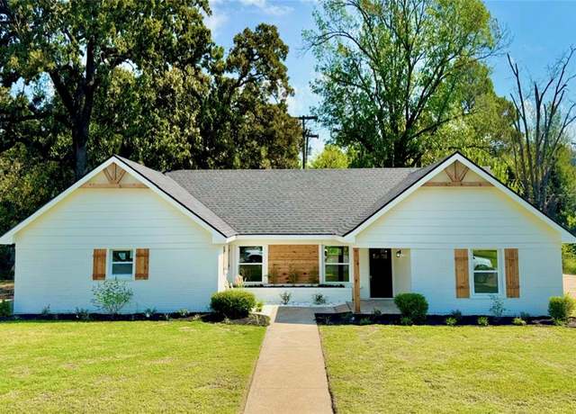 Property at 1615 Bowie Dr, Corsicana, TX 75110, 3 beds, 2 baths