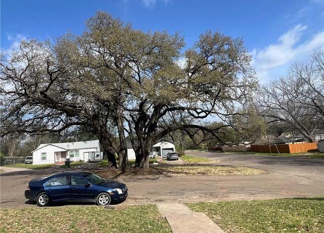 Property at 1802 N 11th St, Waco, TX 76707, 4 beds, 2 baths