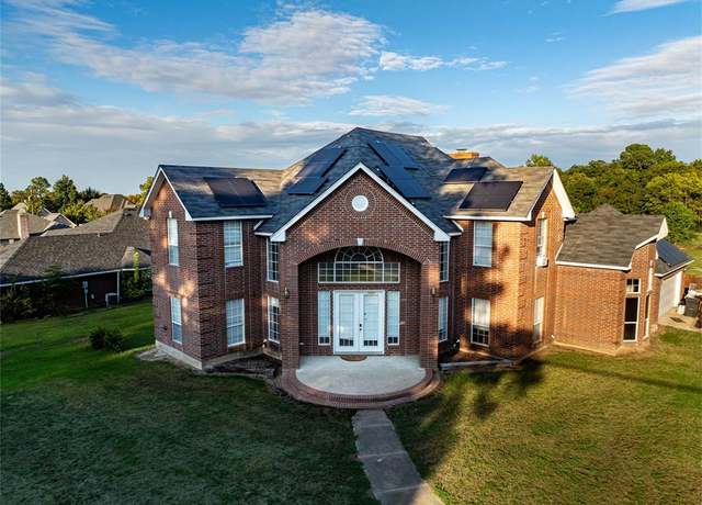 Property at 1010 NE 17th St, Paris, TX 75460, 5 beds, 3 baths