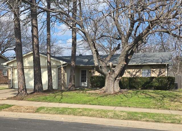 Property at 544 Ann Lois Ln, Burleson, TX 76028, 3 beds, 2 baths