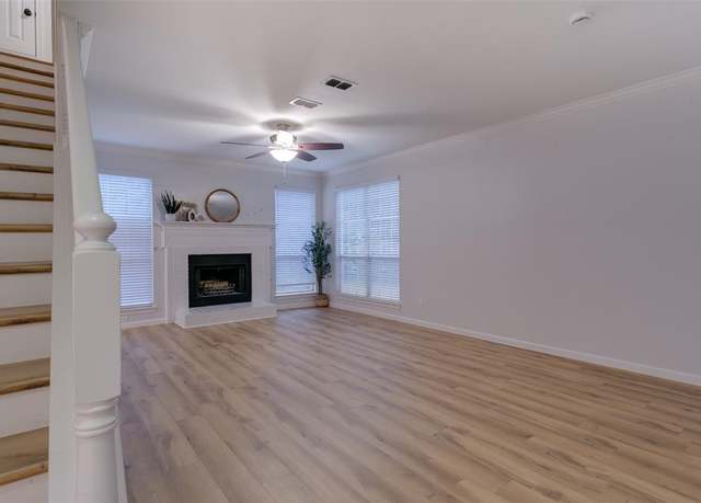 Property at 1514 Dublin Cir, Grapevine, TX 76051, 3 beds, 2.5 baths
